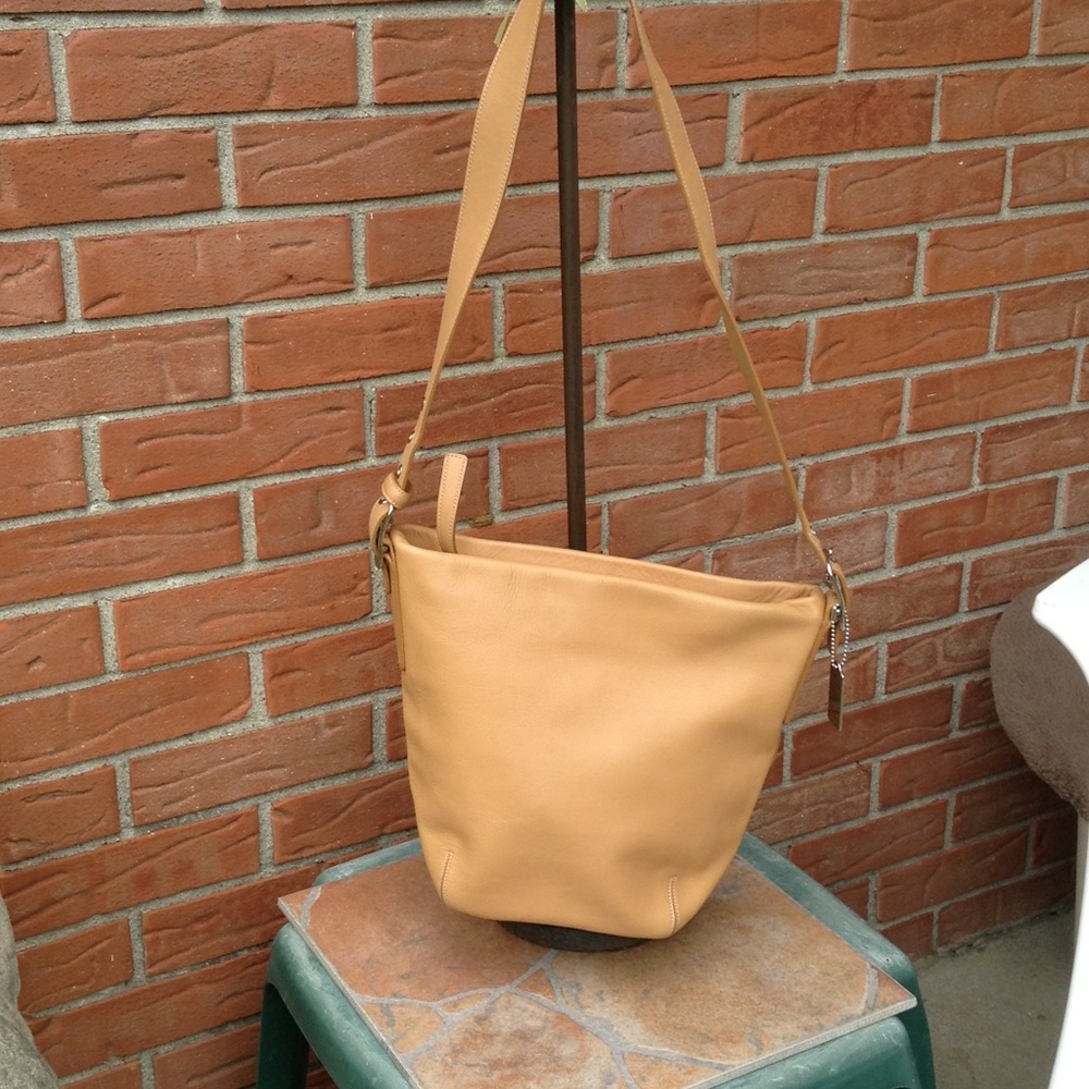 Classic Light Tan Leather Shoulder Bag - Women's Crossbody Tote